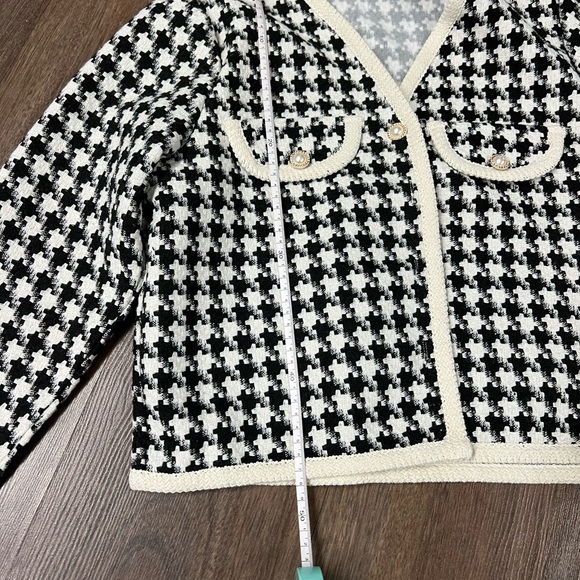 Cut Black and White Blazer Style Top - Picture 3 of 7